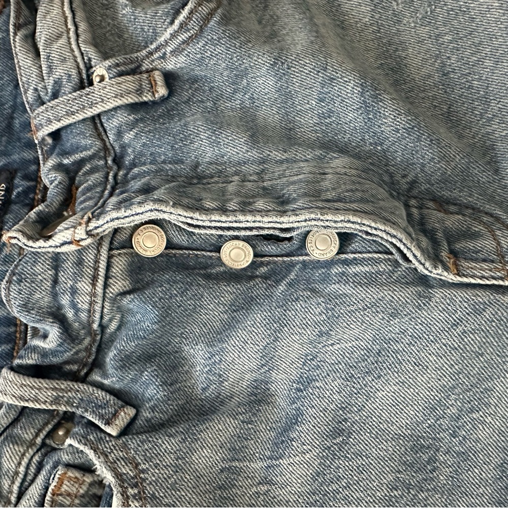 Lucky Brand Light Blue Boyfriend Jeans with Knee Distressing - Picture 5 of 7